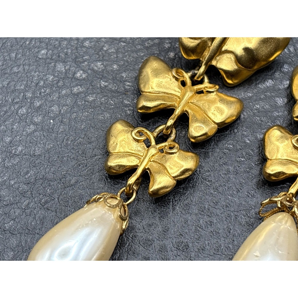 Vintage 80s Givenchy Gold Tone Butterfly Pearl Drop Dangle Pierced Earrings - Picture 7 of 16